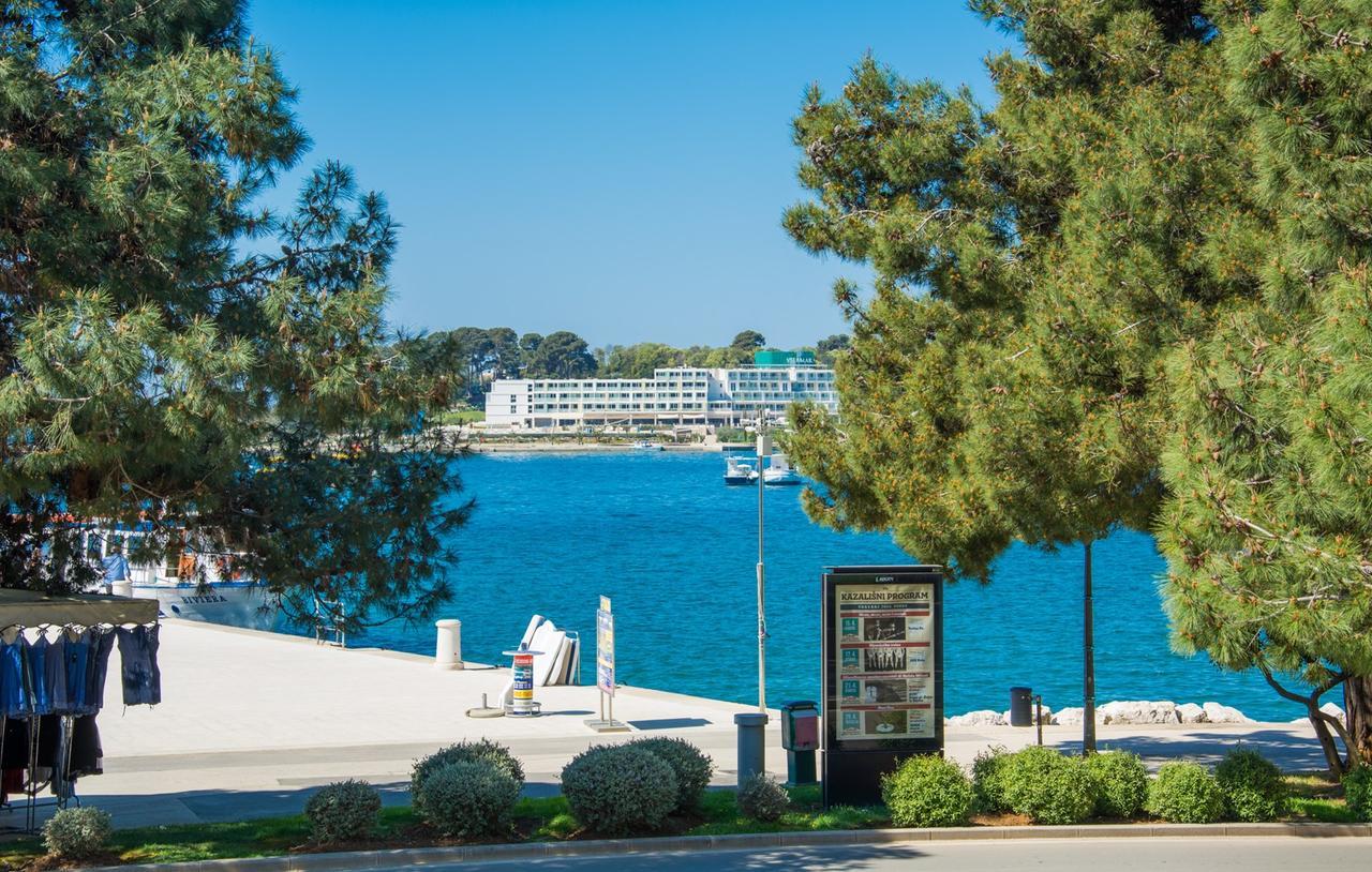Apartment Riva Porec Bagian luar foto