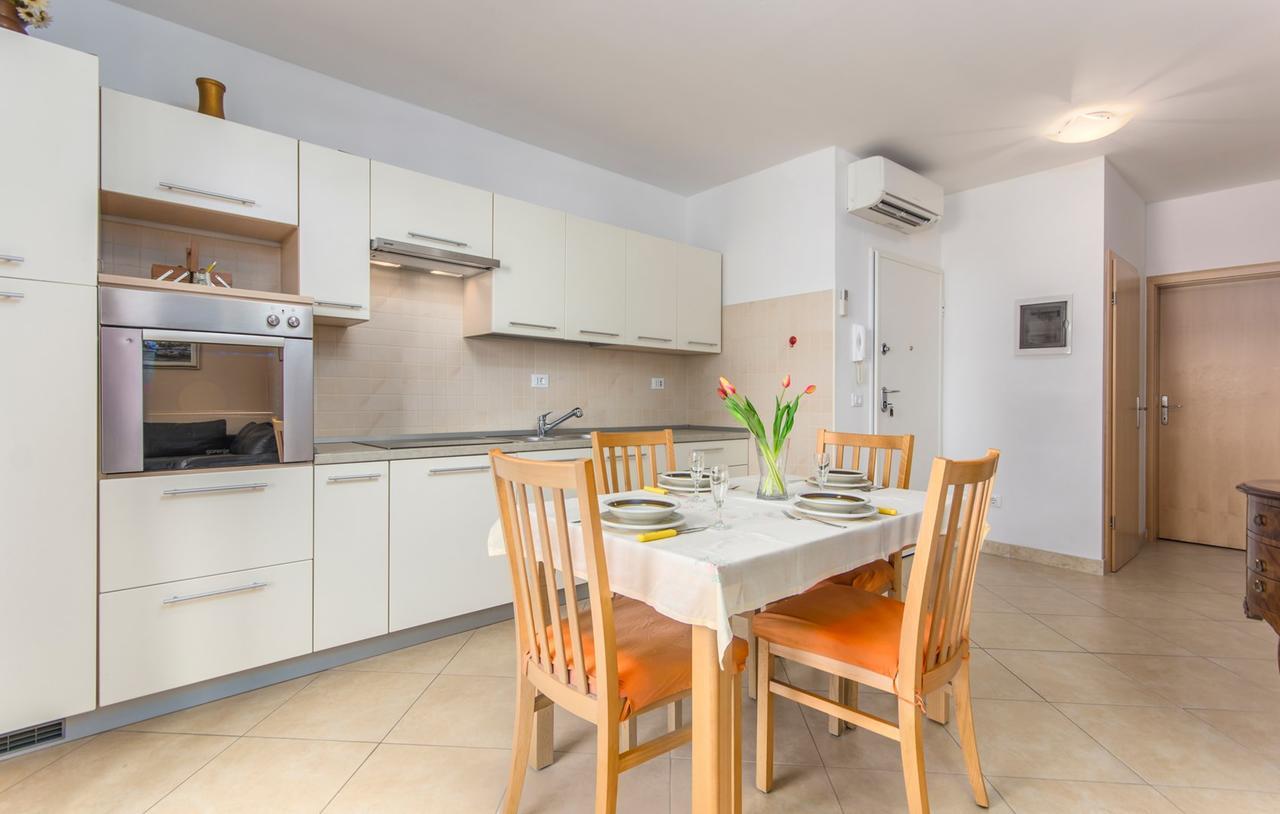 Apartment Riva Porec Bagian luar foto