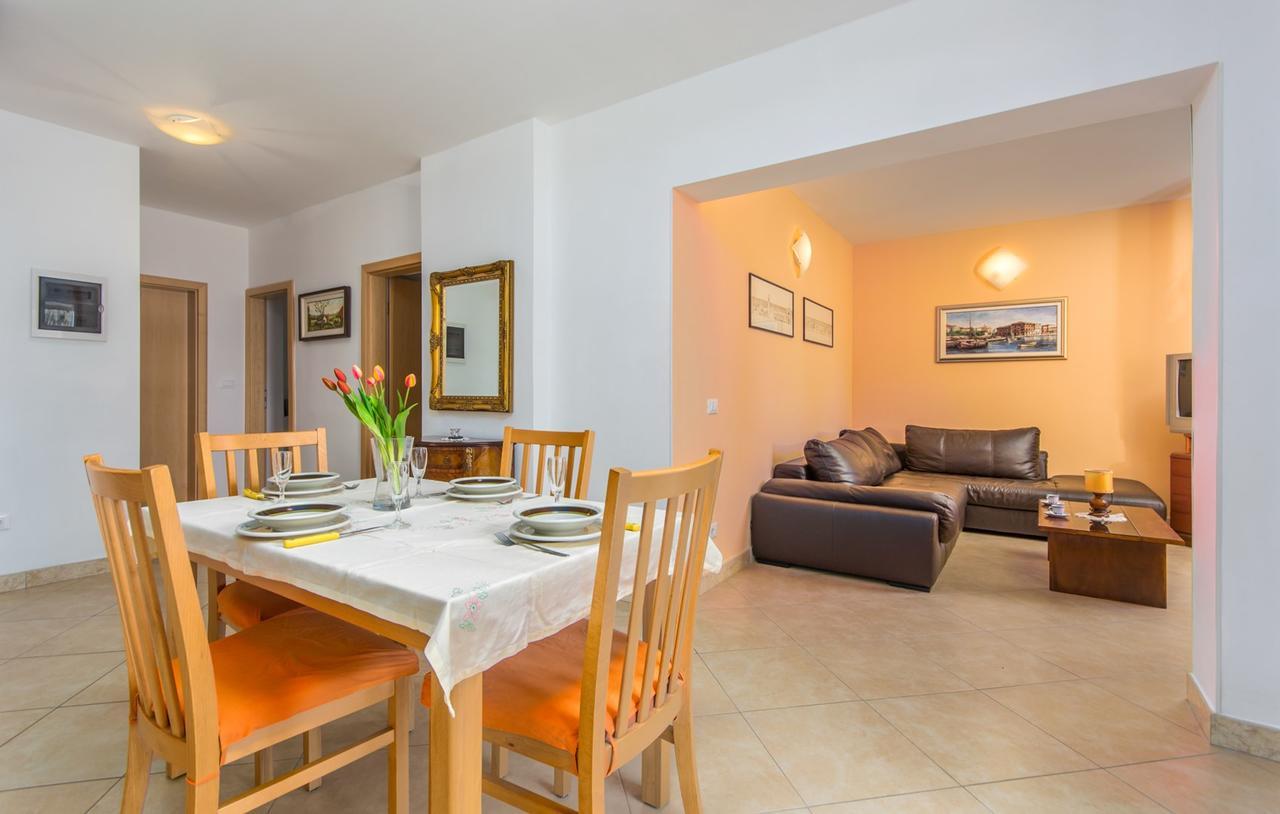 Apartment Riva Porec Bagian luar foto