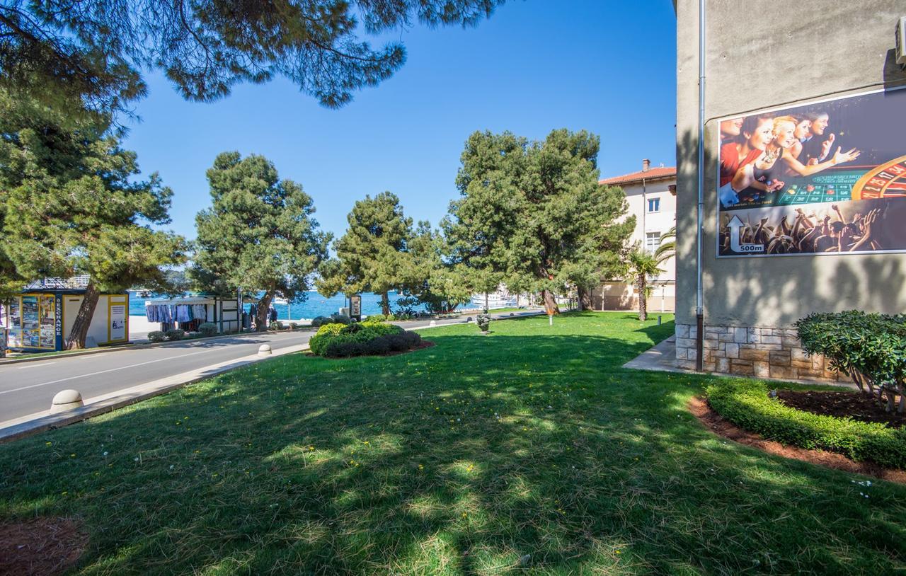 Apartment Riva Porec Bagian luar foto