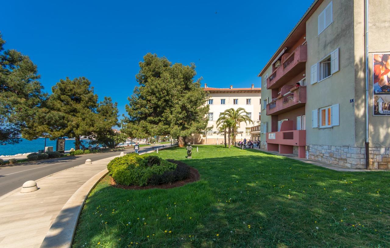 Apartment Riva Porec Bagian luar foto