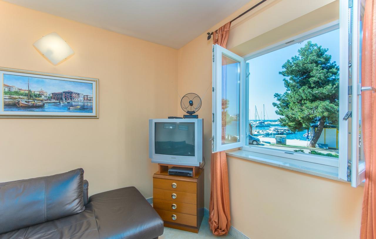 Apartment Riva Porec Bagian luar foto