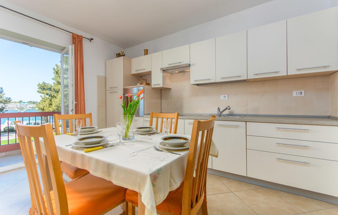 Apartment Riva Porec Bagian luar foto