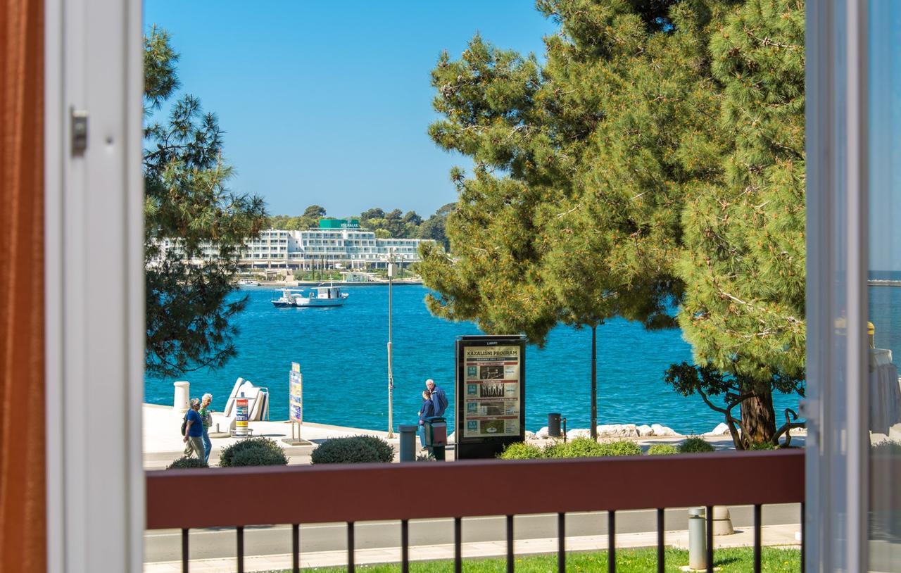Apartment Riva Porec Bagian luar foto