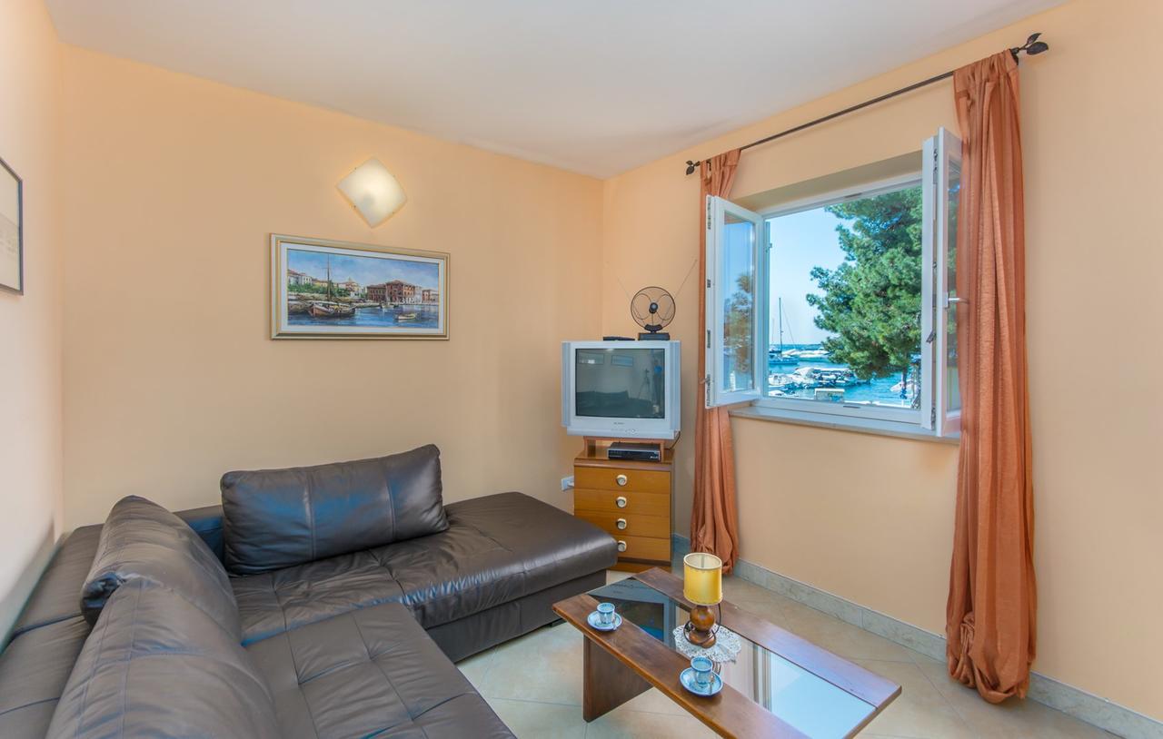 Apartment Riva Porec Bagian luar foto