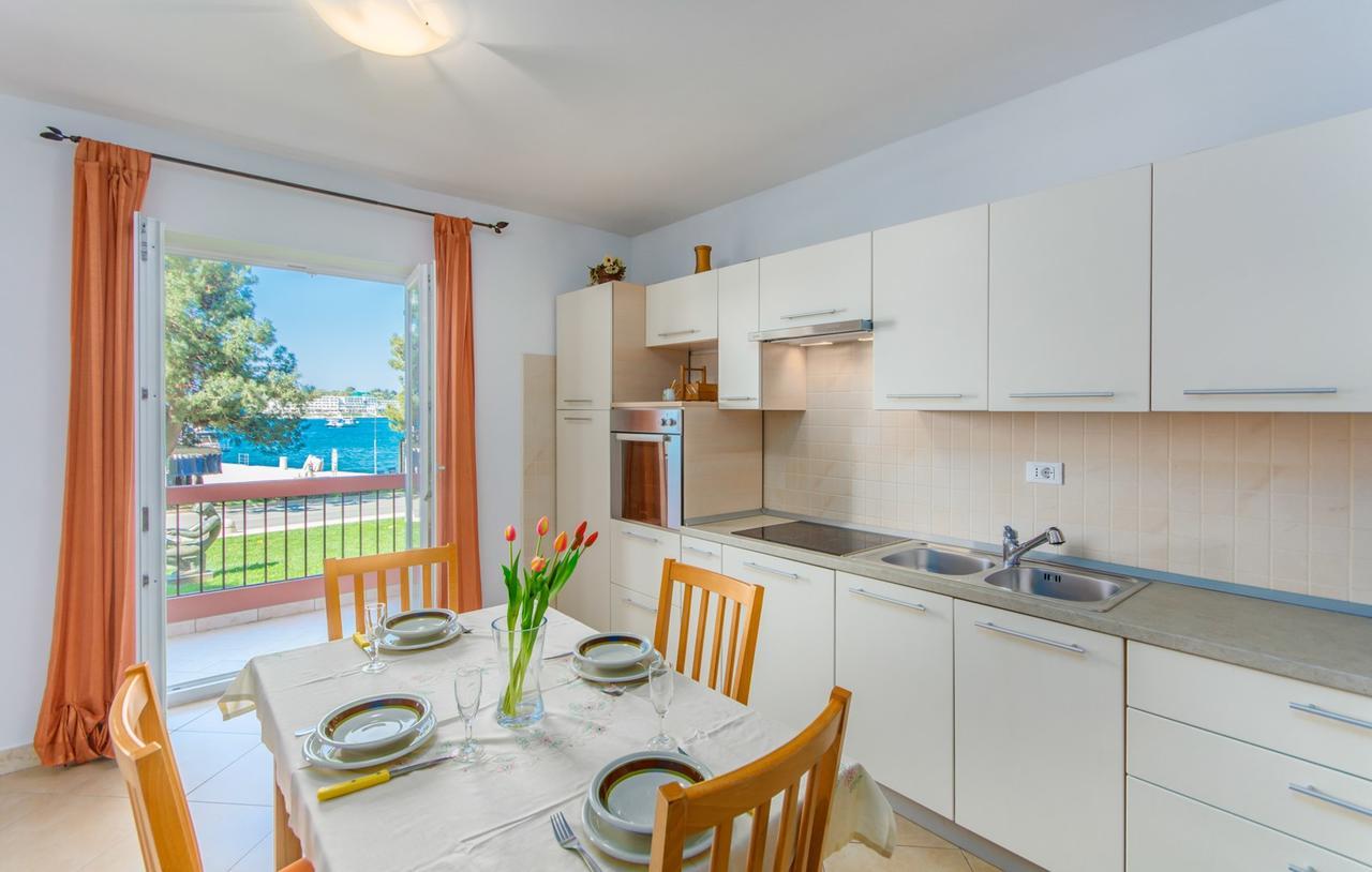 Apartment Riva Porec Bagian luar foto
